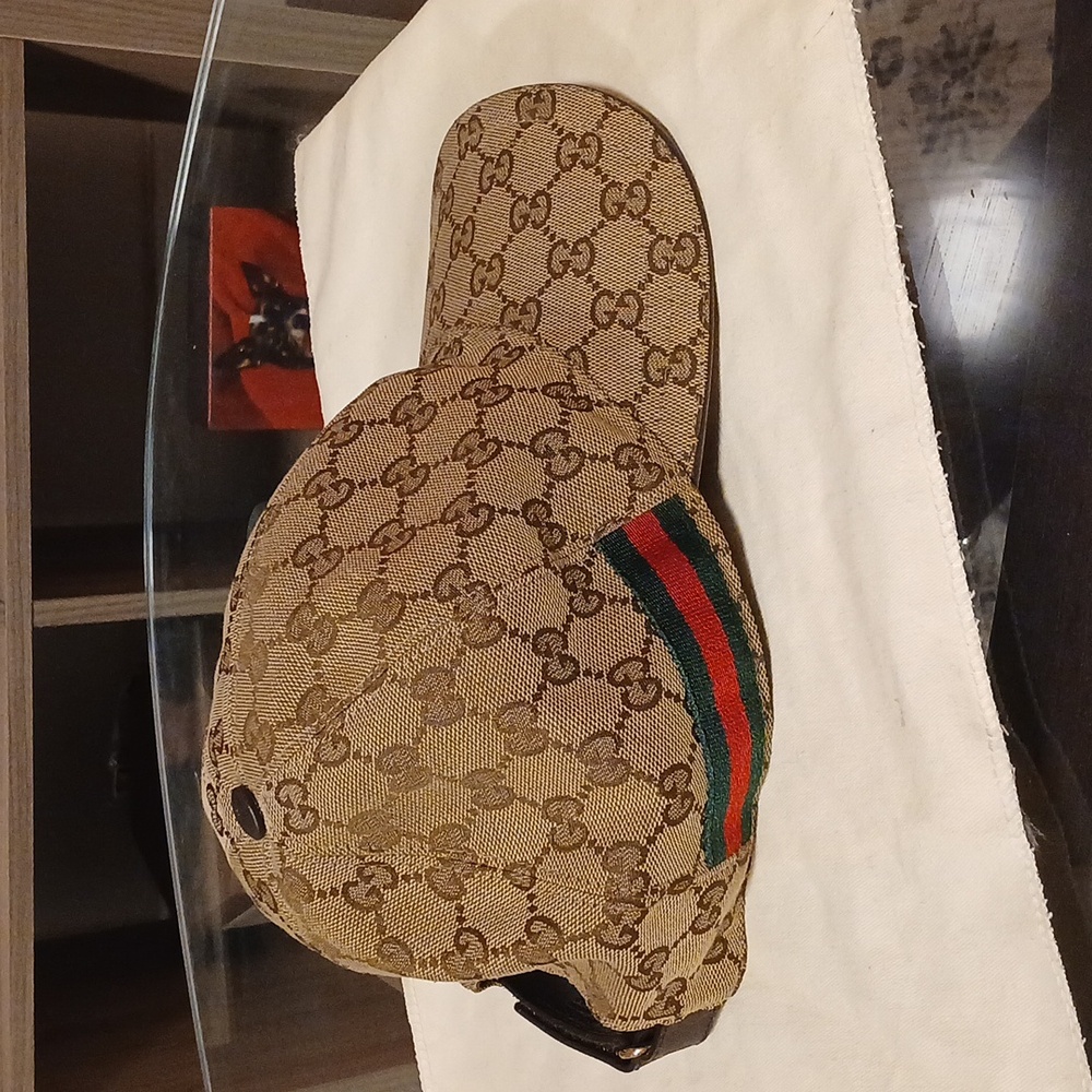 Gucci hat 100% authentic, purchased holt renfrew
